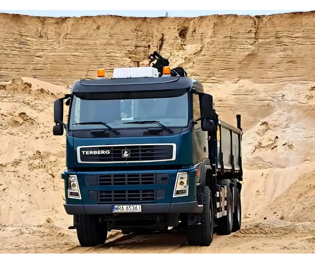 Wywrotka 6×6 w piaskowni